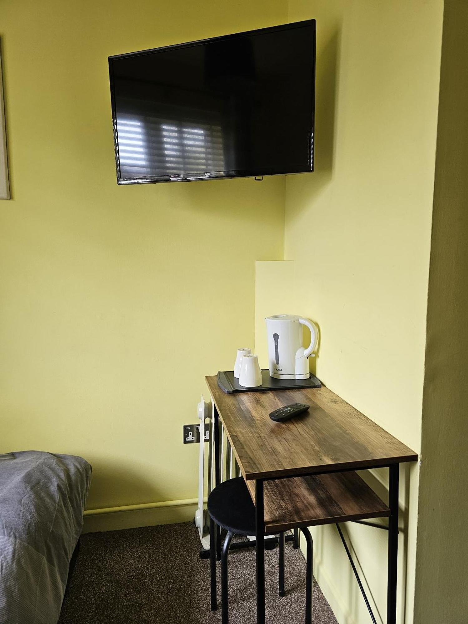 Midway Villa Shepton Mallet Room photo